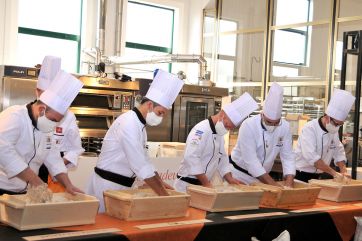 Giornata Tecnica Ambassadeurs du Pain: panettieri impastano. Arte bianca e tradizione culinaria.