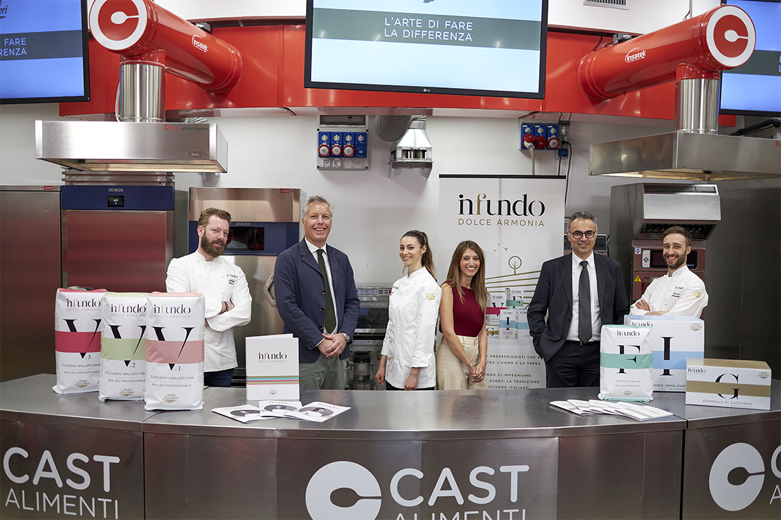 Italia Zuccheri presenta Infundo: linea professionale. Team e prodotti Infundo, dolce armonia per pasticceria e ristorazione.