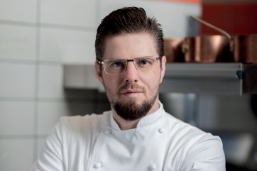 Ritratto dello chef Grégoire Berger. Cucina d'autore, dal dolce al salato.