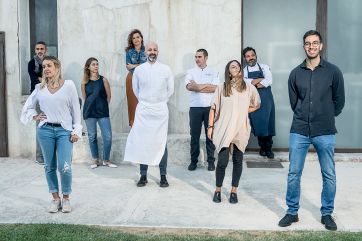 Team Farmacia Alimentare. Gruppo di persone, cuochi e staff. Pranzo in farmacia.