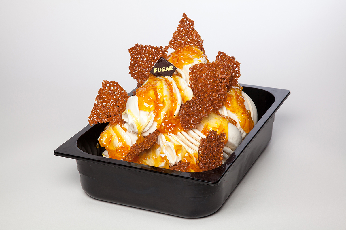 Cremino arancia artigianale. Gelato con filetti d'arancia canditi e decorazioni croccanti.