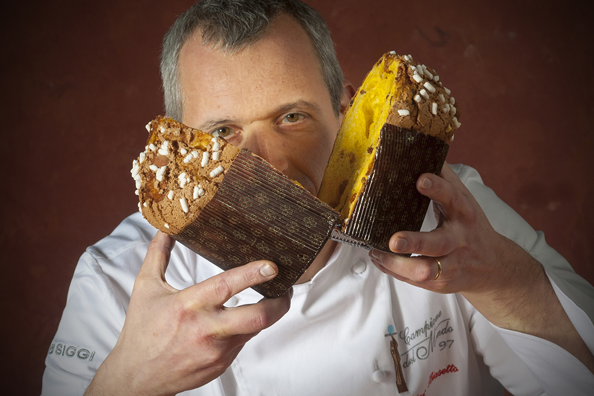 Luigi Biasetto presenta i dolci delle feste Mulino Caputo. Panettone artigianale tagliato.
