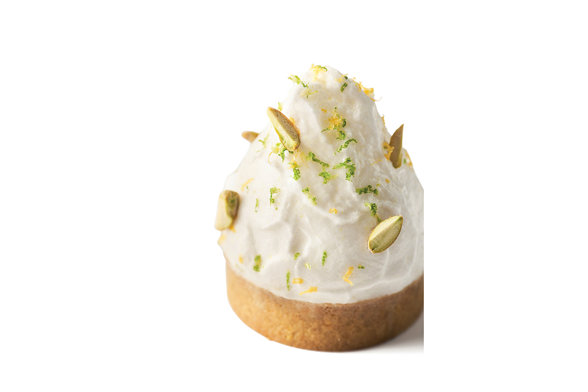 Tartelletta lime e limone con pistacchi. Dolce monoporzione con crema e agrumi.