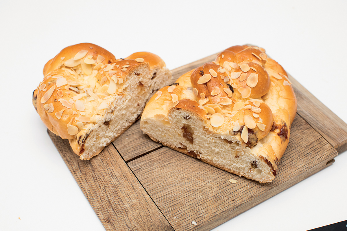 Vanocky, pane dolce ceco con mandorle e uvetta. Pane del forno di Antonín, formato estero vincente.