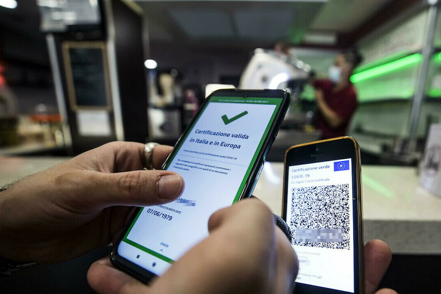 Super Green Pass: cellulari con certificazione COVID valida in Italia e Europa.