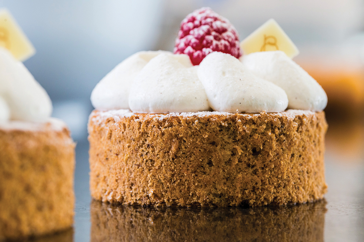 Monoporzione grano saraceno di Benito Odorino con panna e lampone.