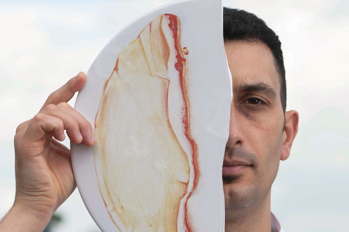 Giuseppe Amato, chef pasticcere. Piatto decorato e volto dello chef. Alta cucina, pasticceria creativa.