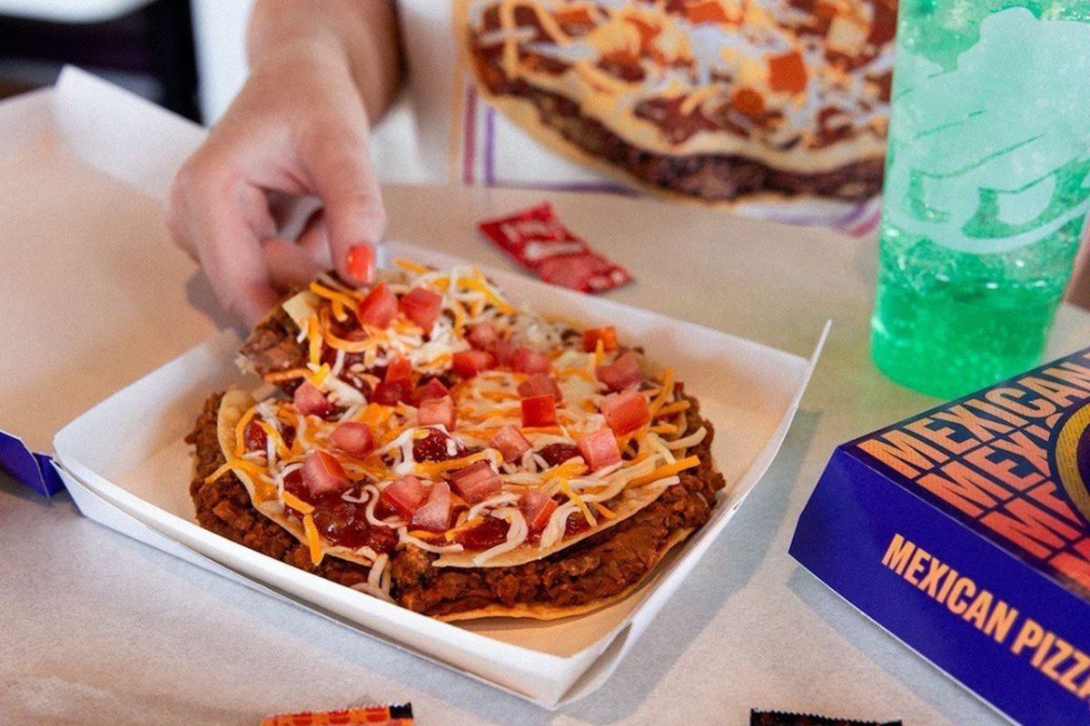 Taco bell, la Mexican Pizza torna a furor di popolo