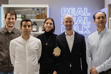 Team Real Deal Milk, startup spagnola per latte vegano innovativo. Alternativa vegetale e sostenibile al latte vaccino.