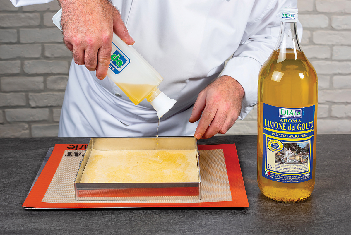 Chef usa aroma limone Dia per alta pasticceria. Dolce Riviera, qualità e tradizione.