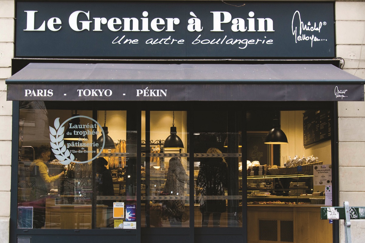 Panificio Le Grenier à Pain. Vetrine con pane e dolci. Parigi, Tokyo, Pechino. Bontà e benessere.