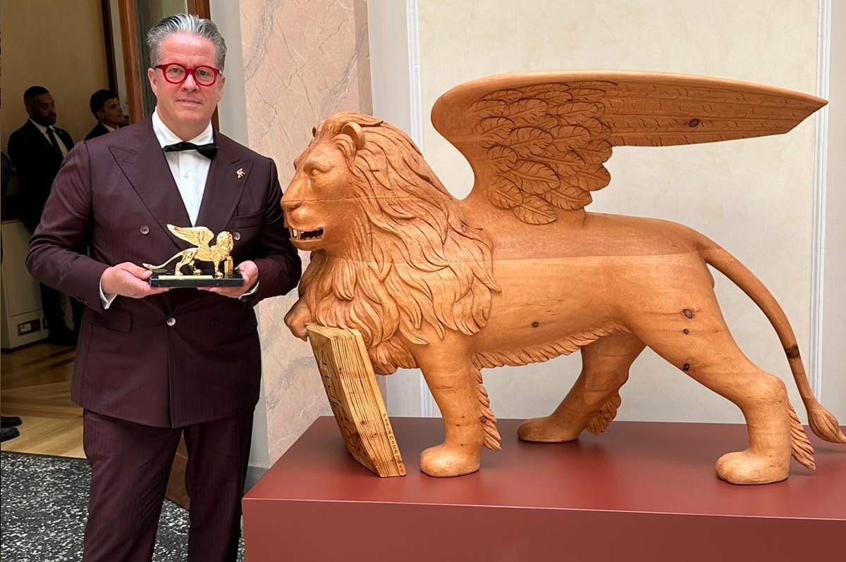 Ernst Knam, Re del Cioccolato, con Leone d'oro di Venezia e scultura del Leone. Riconoscimento, premio.