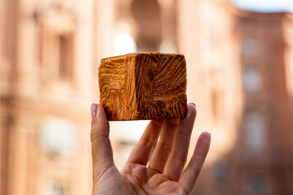 Croissant cubo di Torino. Pasticceria innovativa, Farmacia del Cambio. Specialità svedese.
