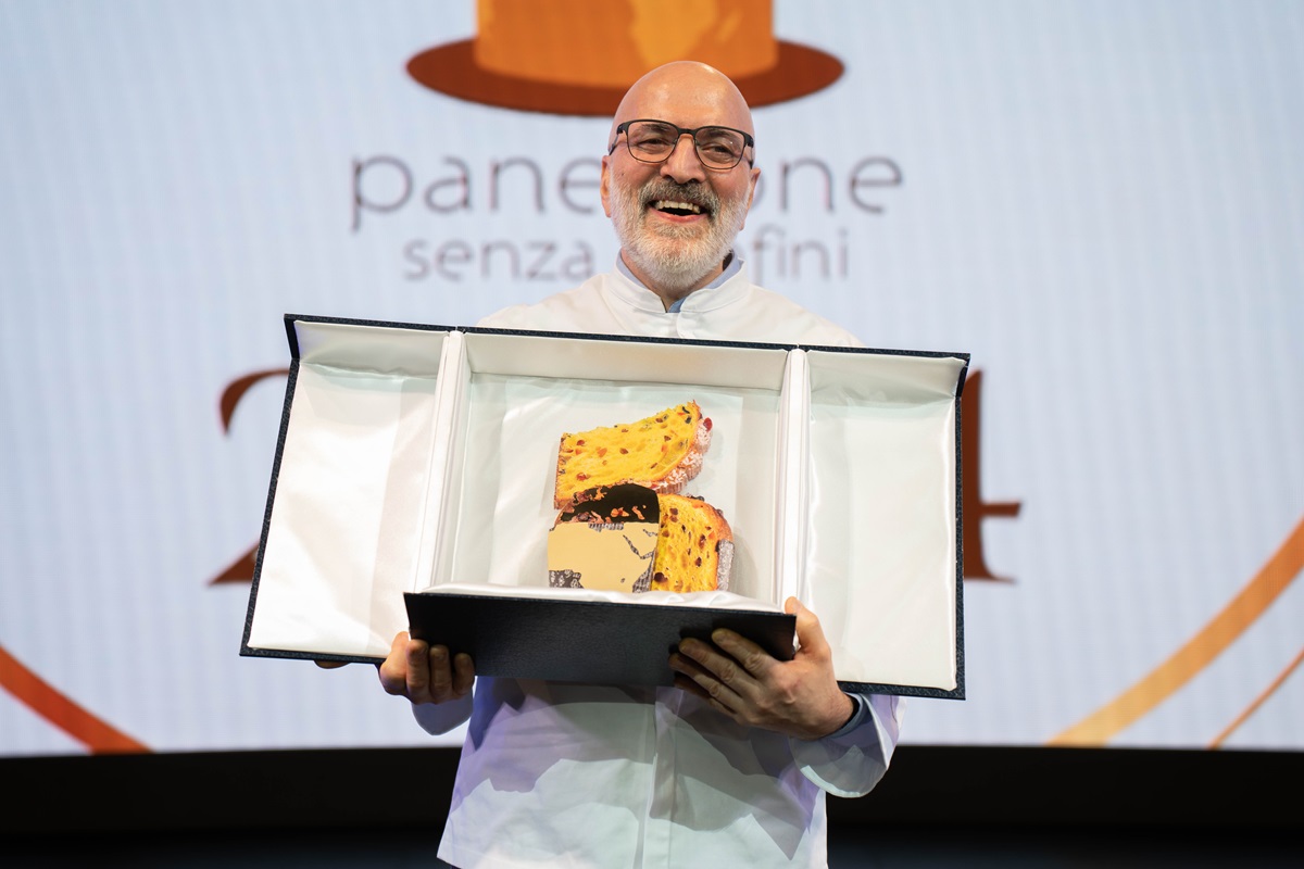 Maurizio Sarioli, vincitore Panettone Senza Confini 2023, con panettone artigianale premiato.