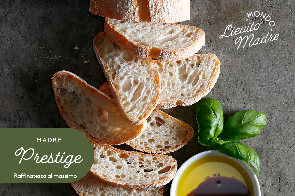Fette di pane artigianale con lievito madre, basilico e olio. Scopri l'eccellenza di Madre Prestige.