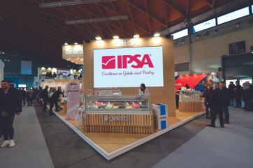 Stand IPSA gelati e pasticceria. Vortice di dolcezza e connessioni al festival.