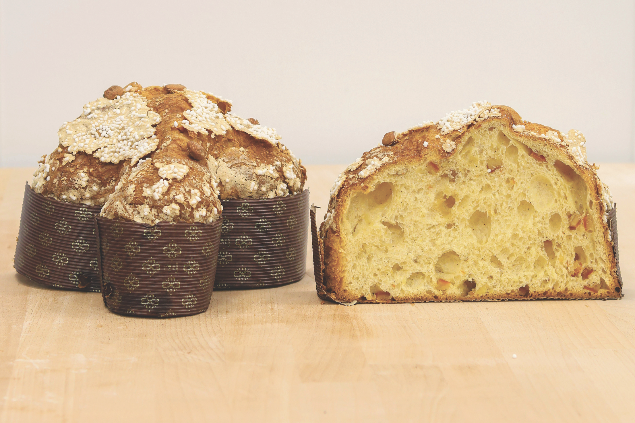 Panettone gianduia e nocciola artigianale. Soffice e goloso, perfetto per le feste.