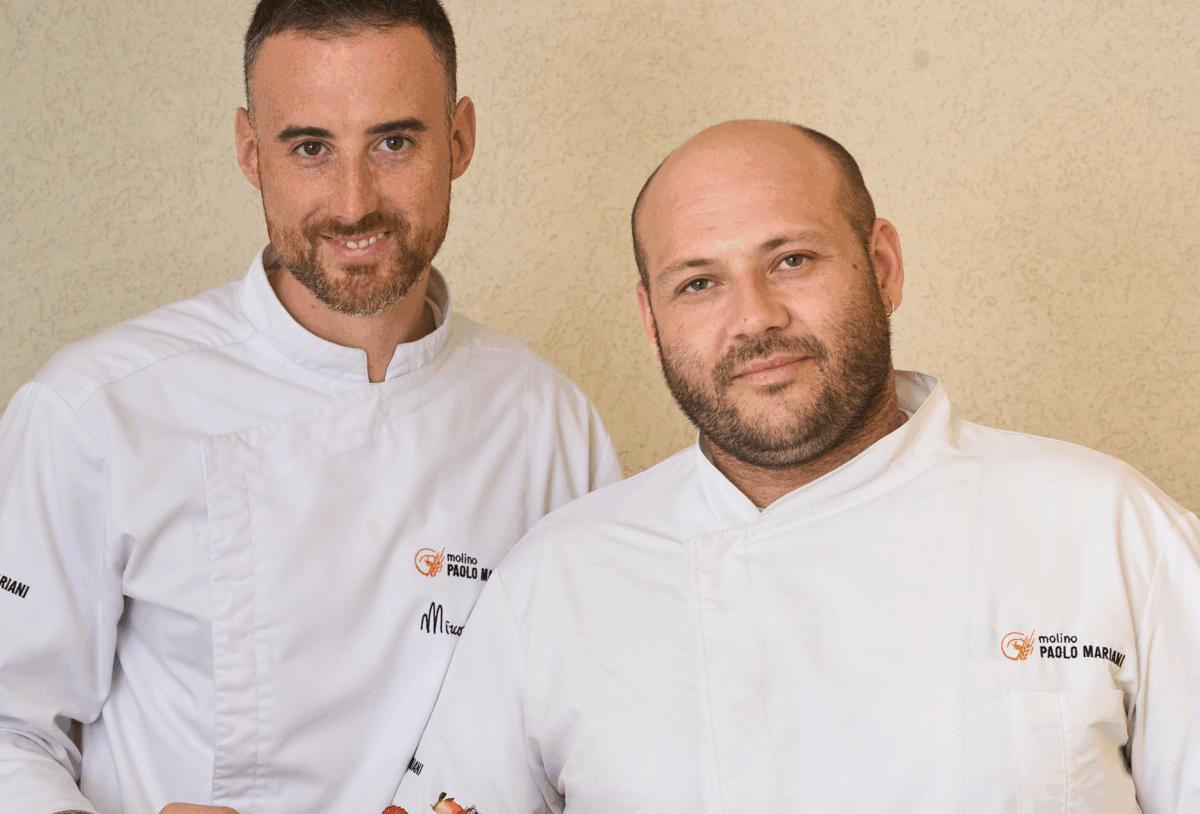 Due chef in divisa Molino Paolo Mariani. Cucina senza glutine in scena.